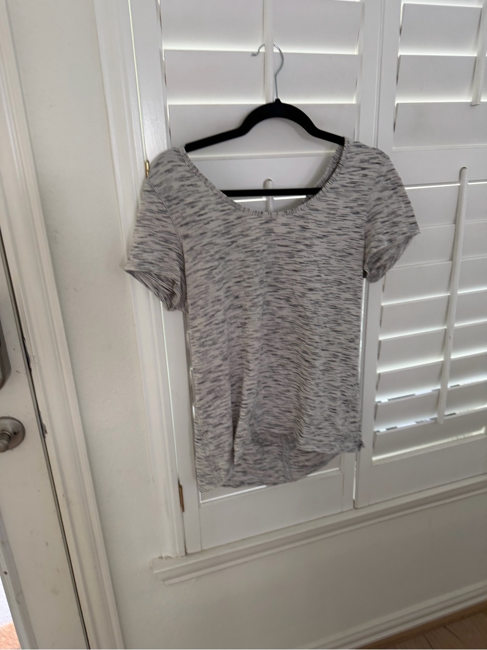 lululemon athletica Pebbled Light Gray/ Black Scoop Tee.